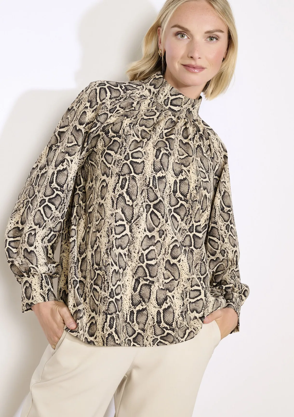 LolaLiza Blouse met slangenprint- Blouses En Hemden