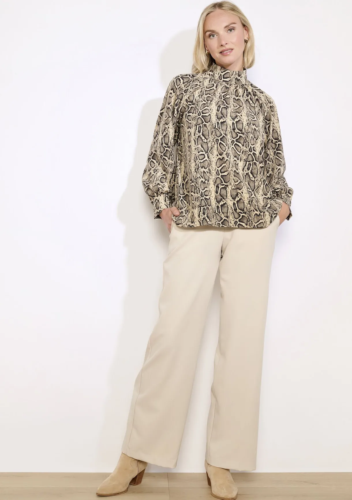 LolaLiza Blouse met slangenprint- Blouses En Hemden