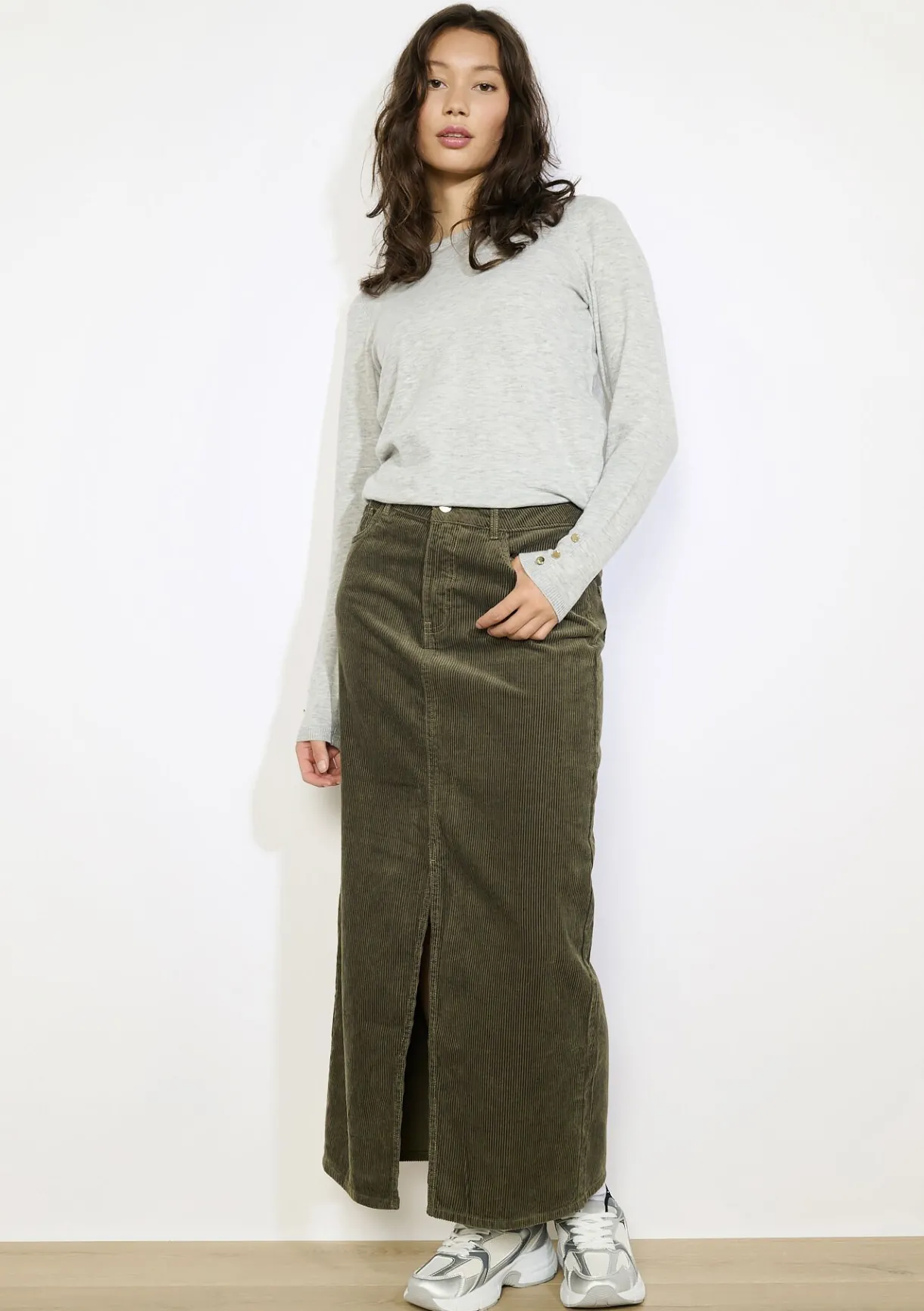 LolaLiza Fijngebreide trui met knopen- Truien En Cardigans