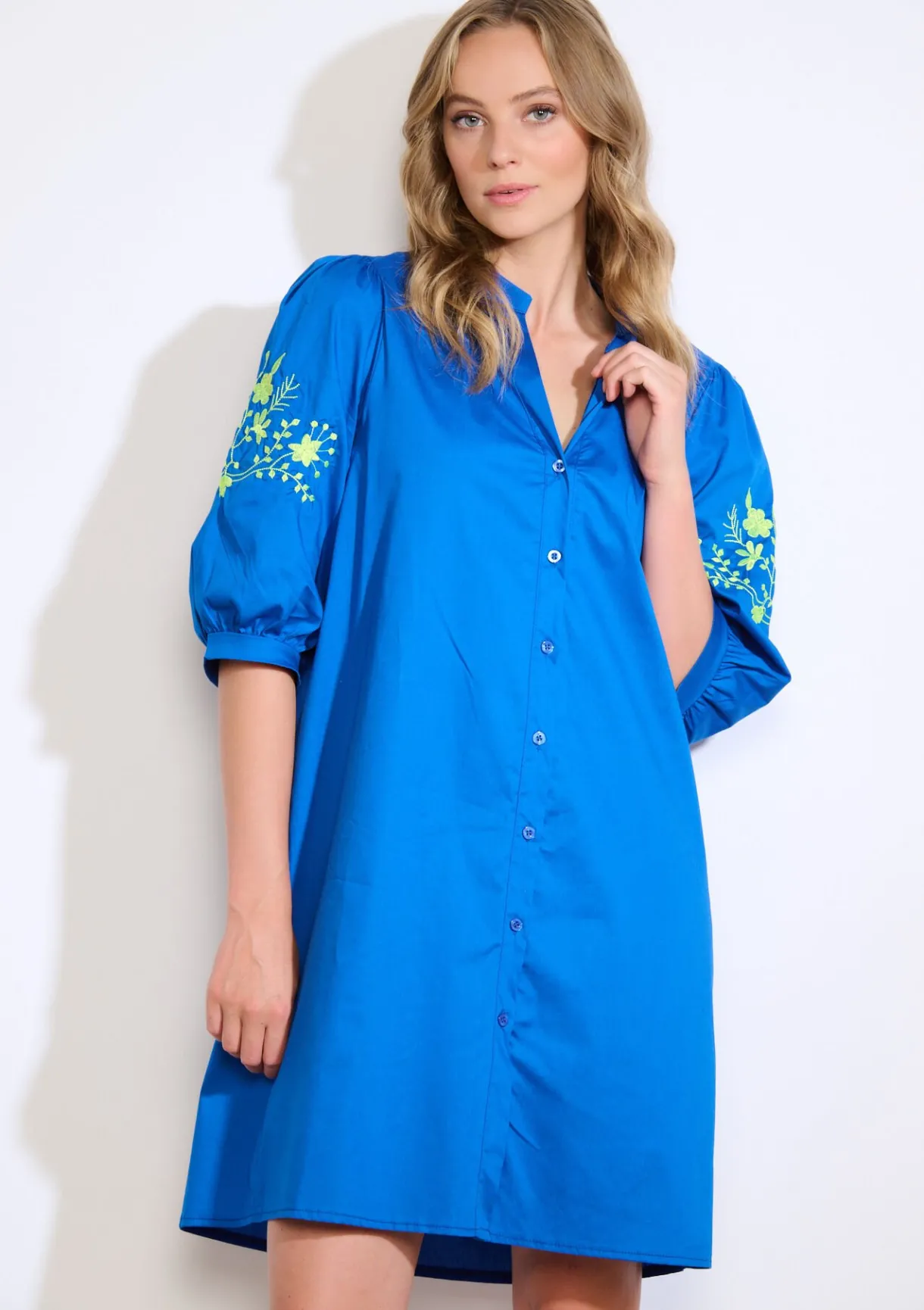 LolaLiza Geborduurde overhemdjurk- Jurken