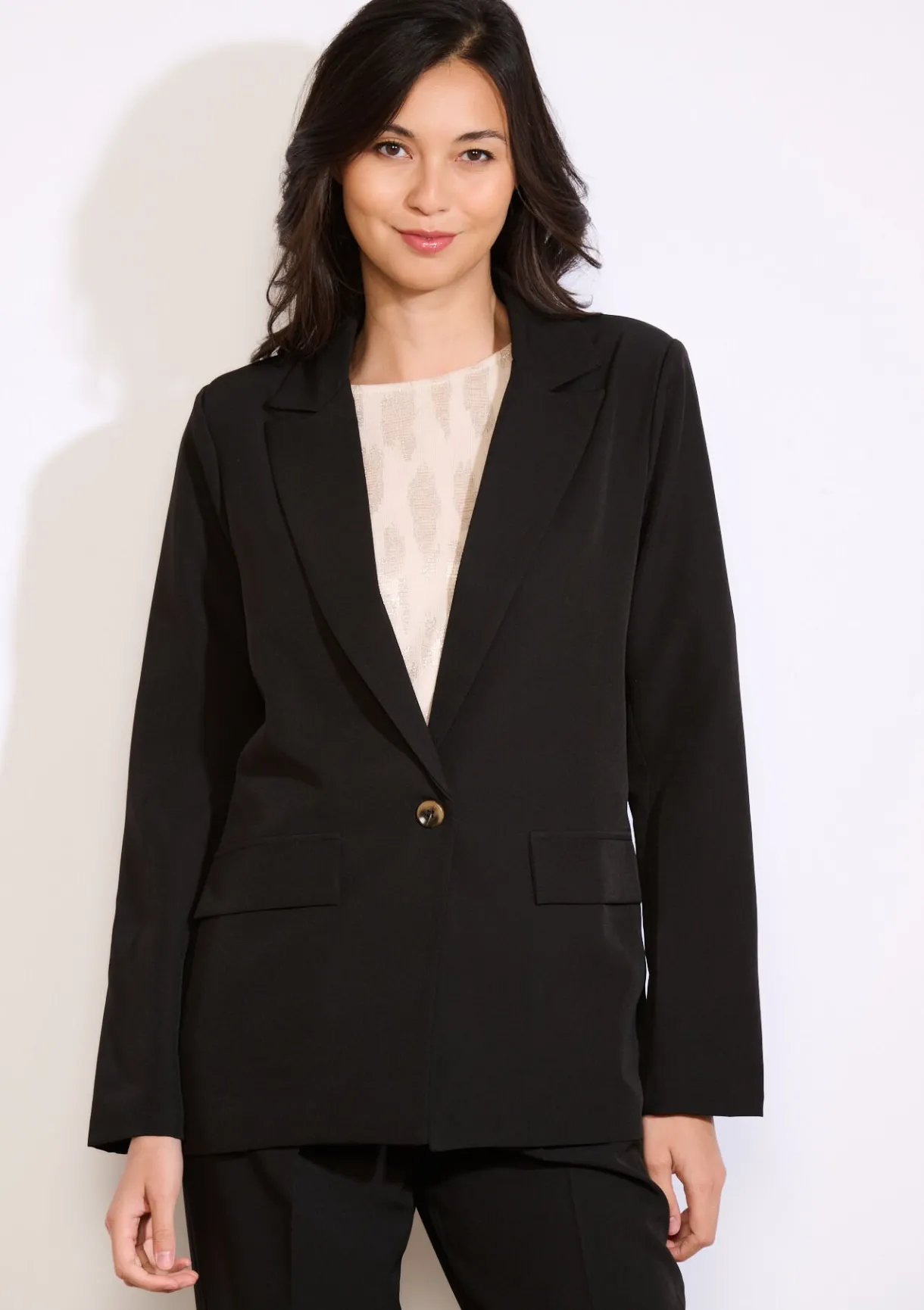 LolaLiza Getailleerde blazer met knoop- Vesten En Blazers|Co-Ord Sets