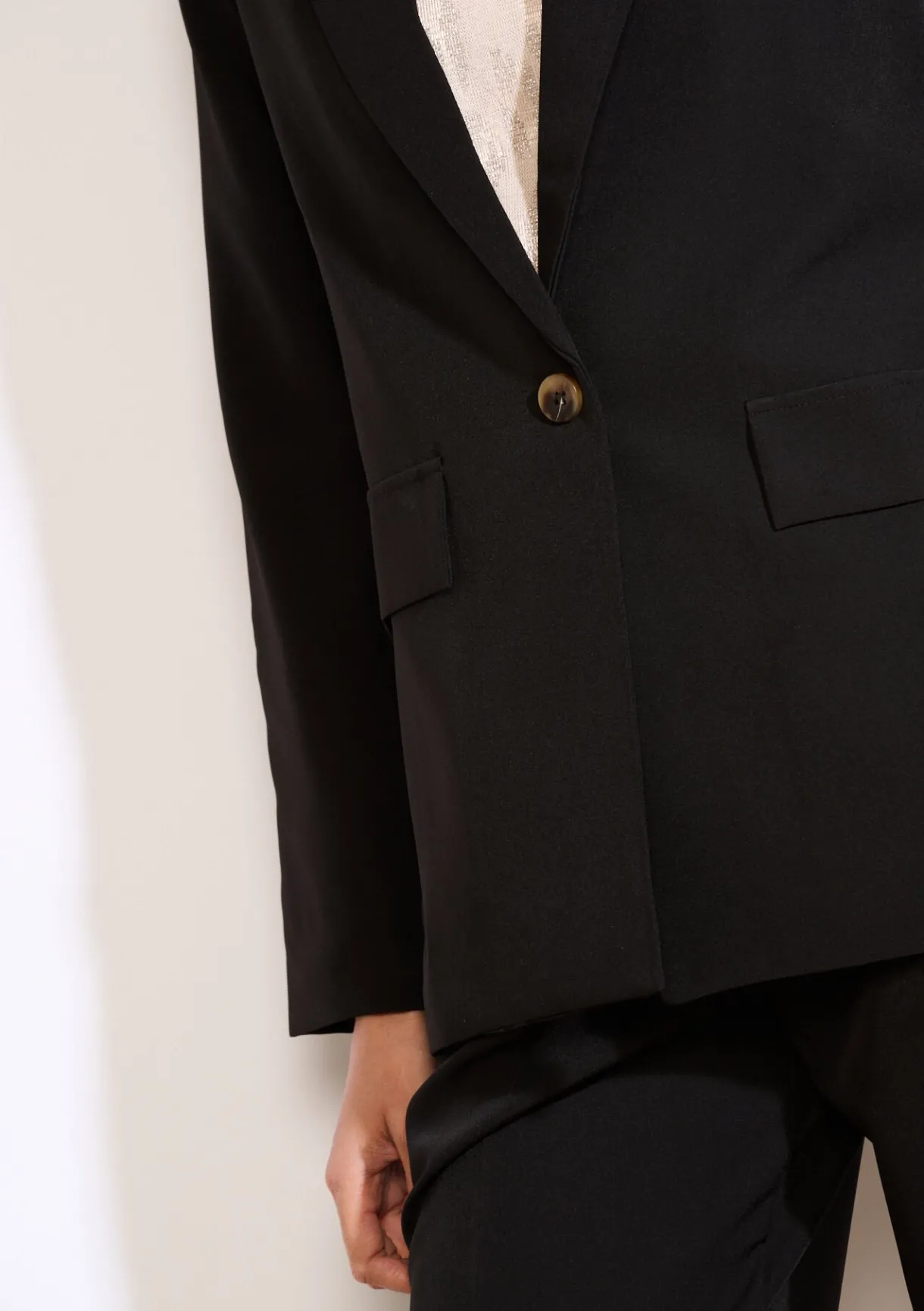 LolaLiza Getailleerde blazer met knoop- Vesten En Blazers|Co-Ord Sets