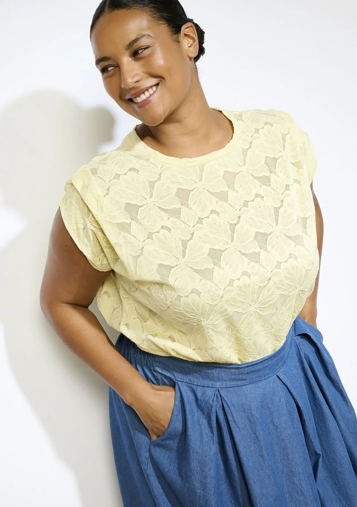 LolaLiza Kanten top met bloemen- Tops En T-Shirts