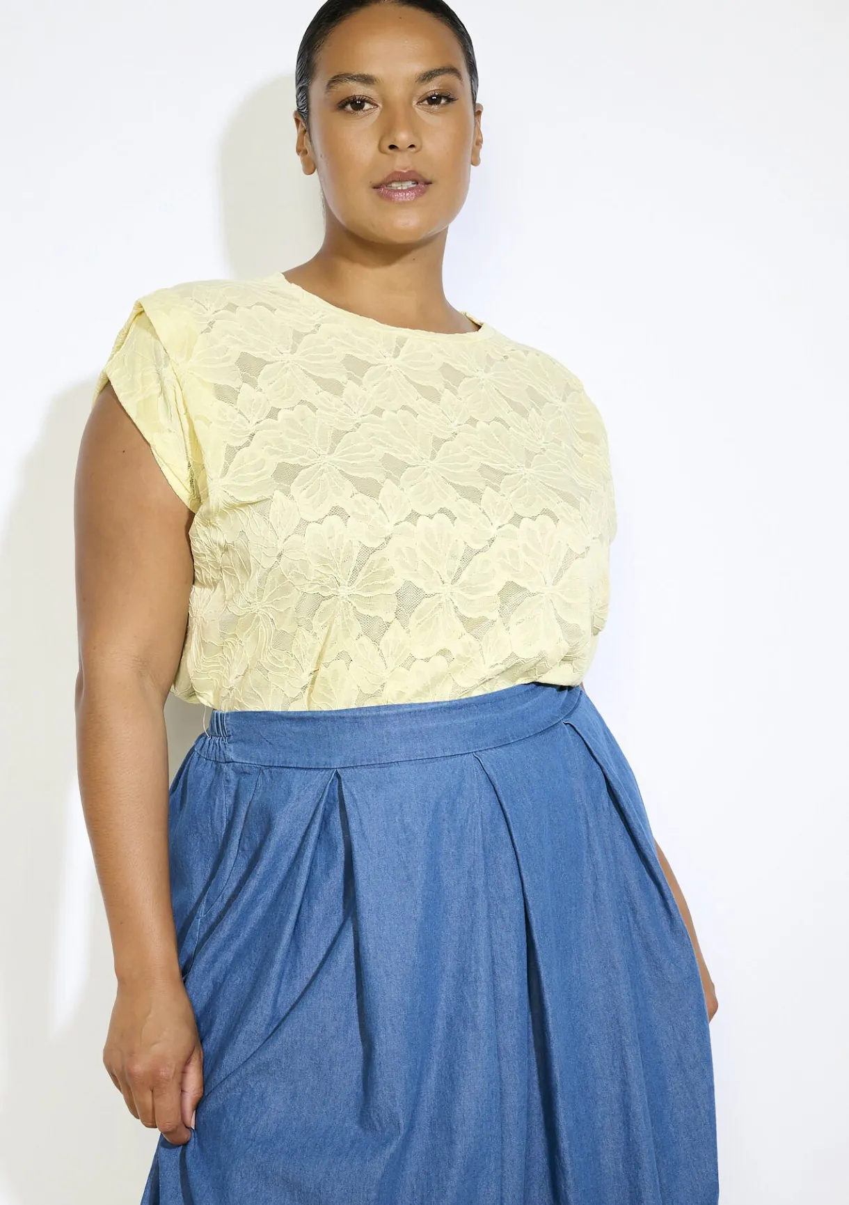 LolaLiza Kanten top met bloemen- Tops En T-Shirts