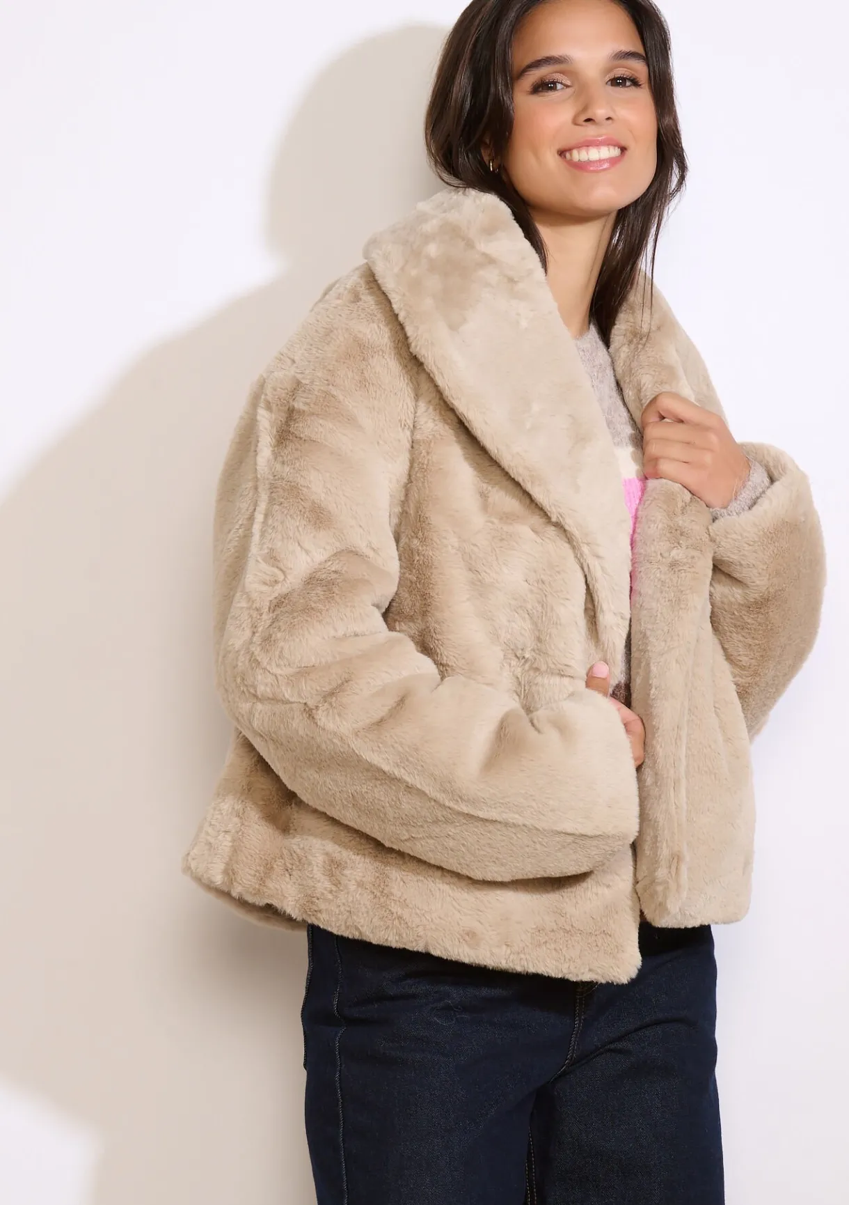 LolaLiza Korte jas in imitatiebont- Mantels En Jassen