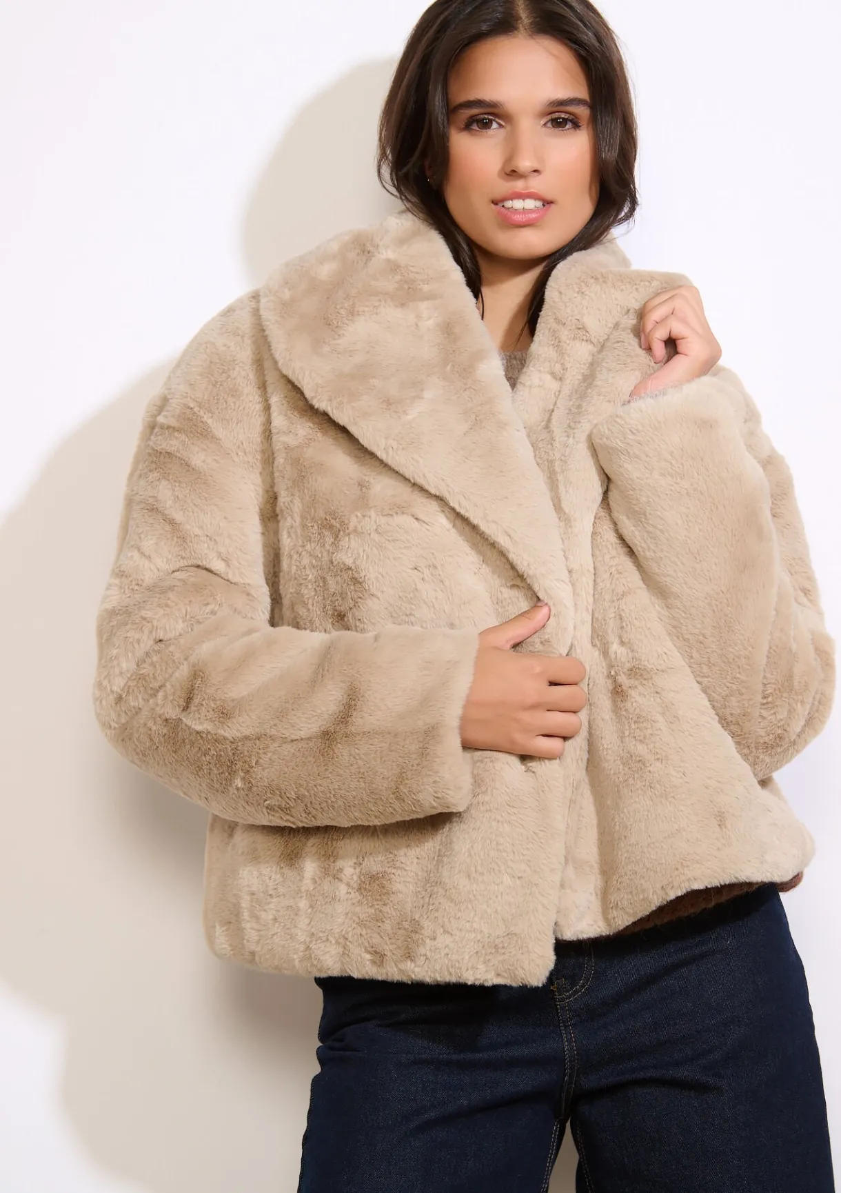 LolaLiza Korte jas in imitatiebont- Mantels En Jassen