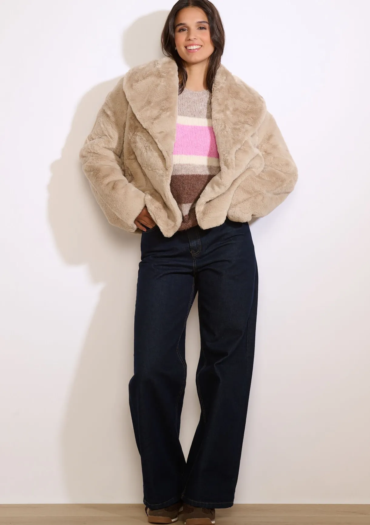 LolaLiza Korte jas in imitatiebont- Mantels En Jassen