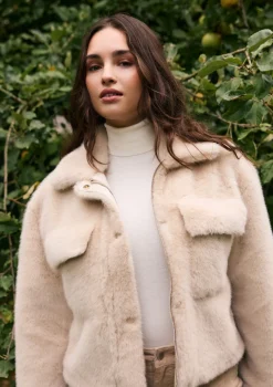 LolaLiza Korte jas van imitatiebont- Mantels En Jassen