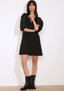 LolaLiza Korte jurk met geborduurde mouwen- Jurken