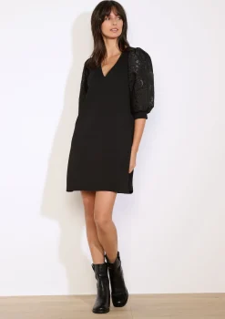 LolaLiza Korte jurk met geborduurde mouwen- Jurken