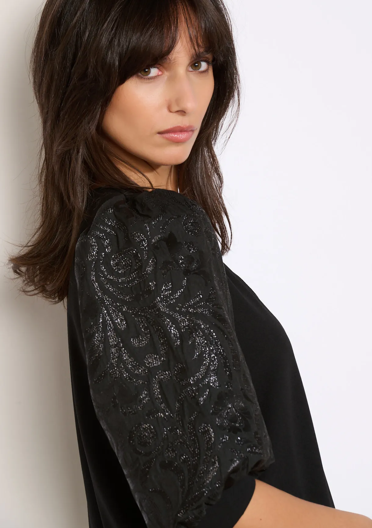 LolaLiza Korte jurk met geborduurde mouwen- Jurken