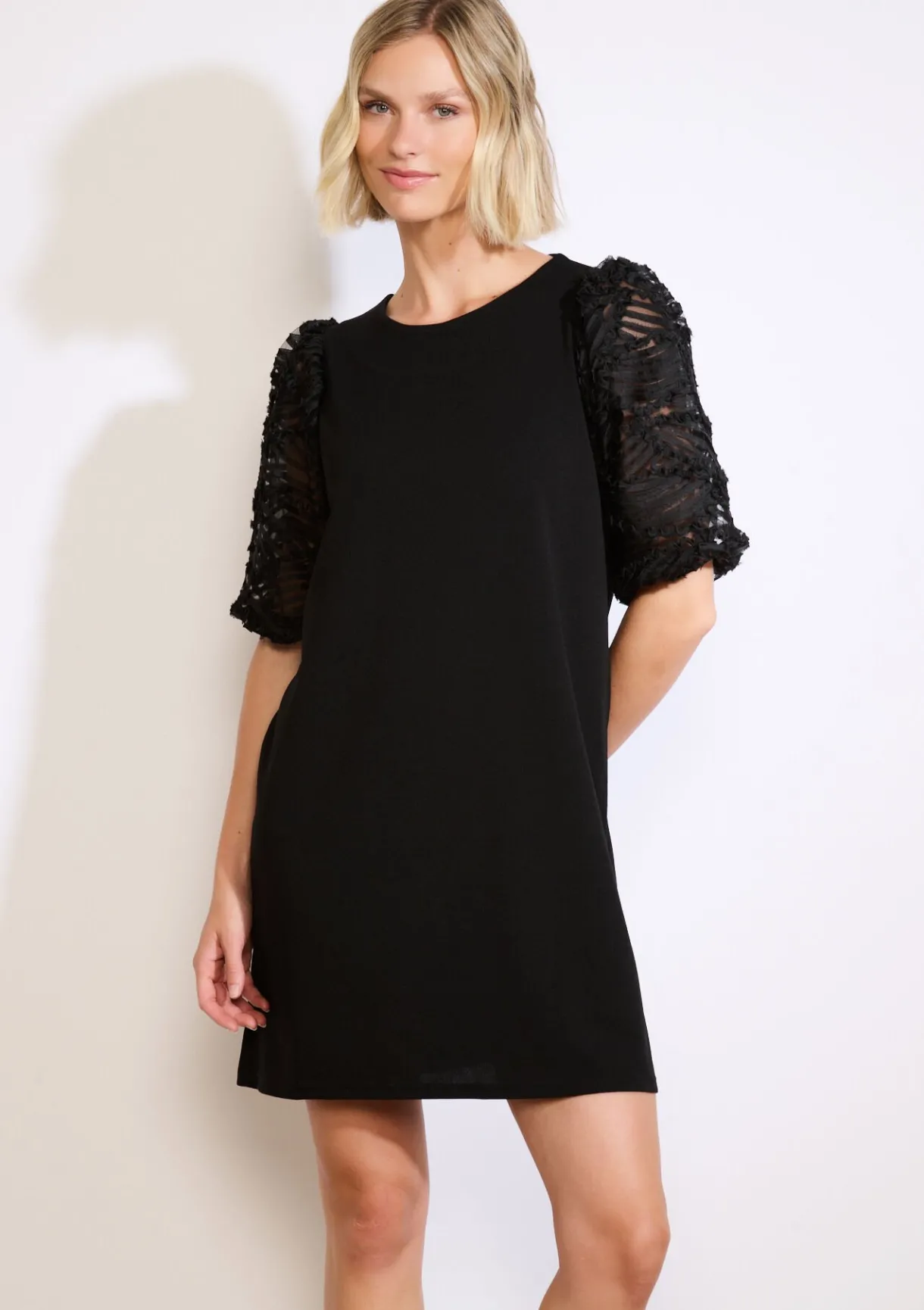 LolaLiza Korte jurk met kantmouwen- Jurken