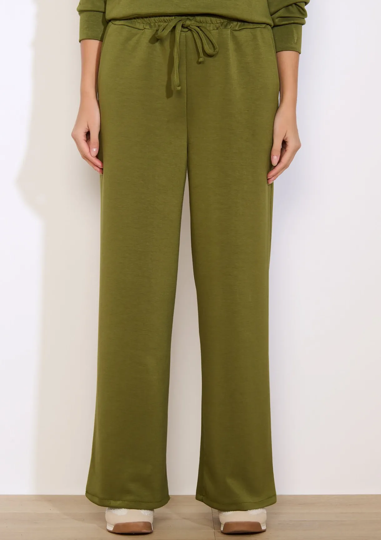 LolaLiza Losvallende relaxbroek- Loungewear|Co-Ord Sets