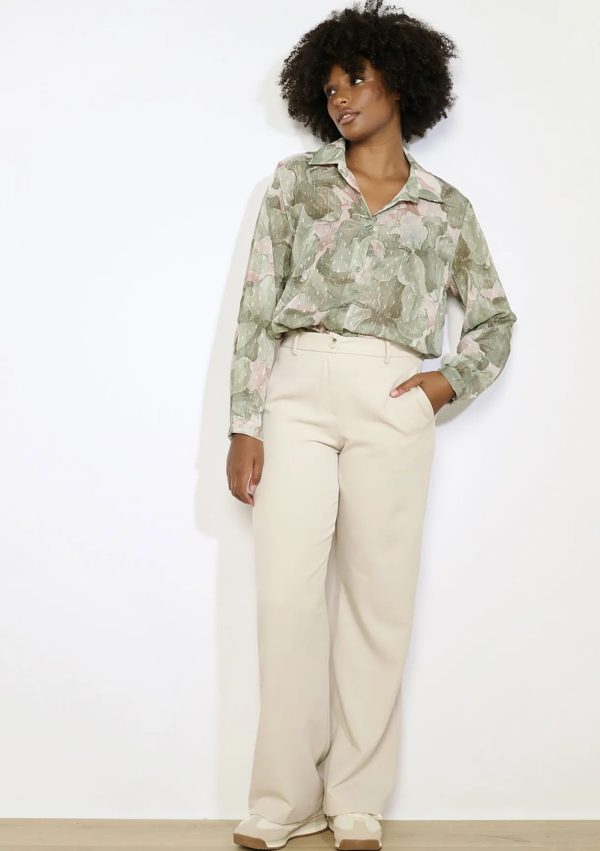 LolaLiza Luchtige bloemenblouse- Blouses En Hemden