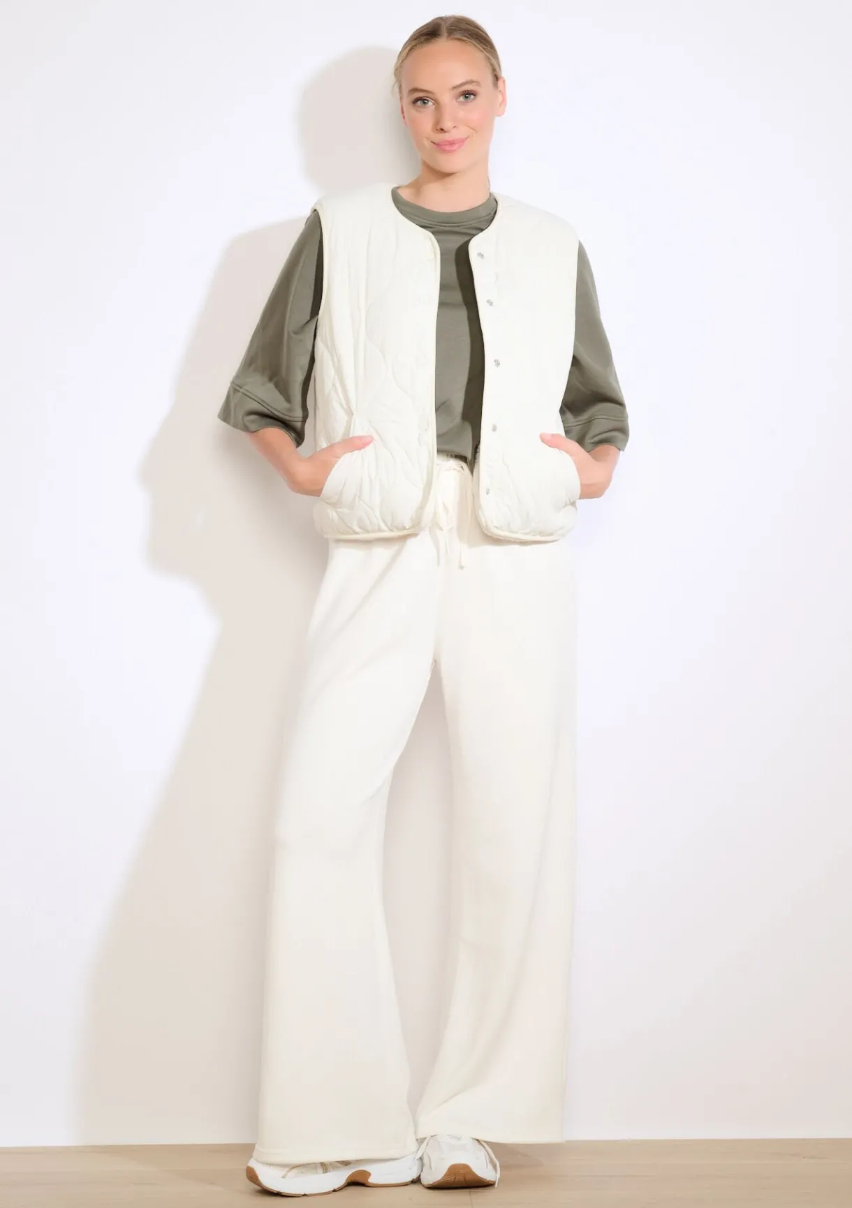 LolaLiza Omkeerbare bodywarmer- Loungewear|Vesten En Blazers