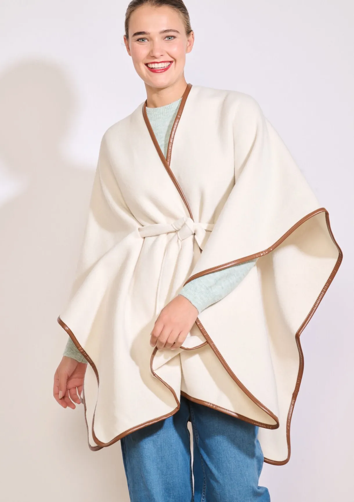 LolaLiza Poncho met ceintuur- Accessoires|Mantels En Jassen