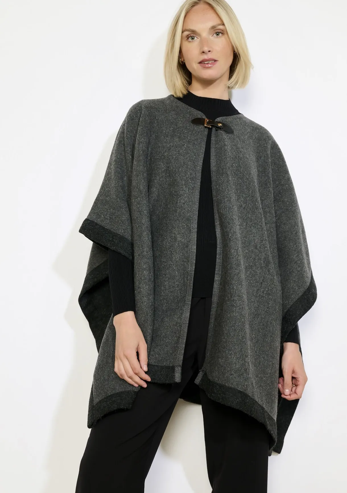 LolaLiza Poncho met elegante sluiting- Accessoires|Mantels En Jassen
