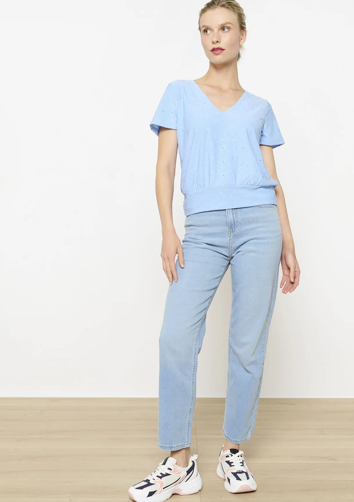 LolaLiza Romantische broderie t-shirt- Tops En T-Shirts