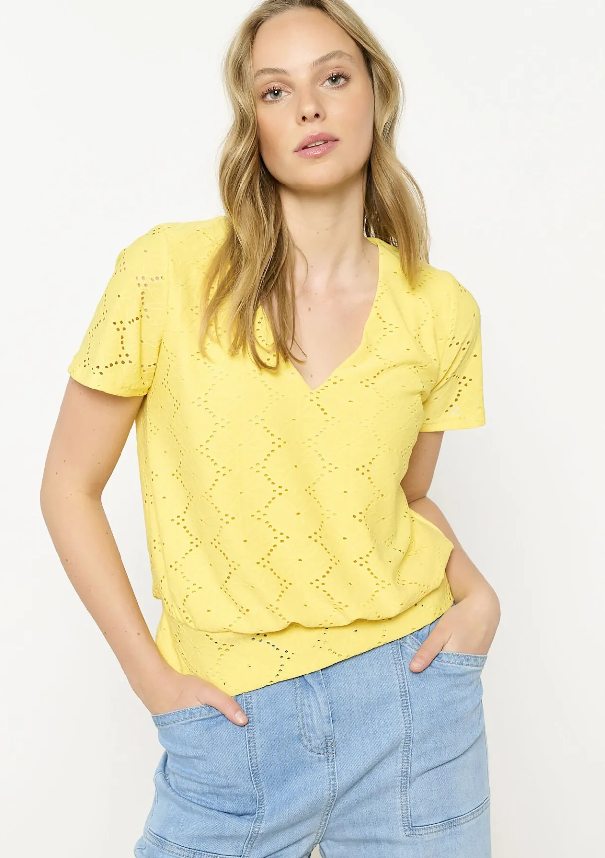 LolaLiza Romantische broderie t-shirt- Tops En T-Shirts