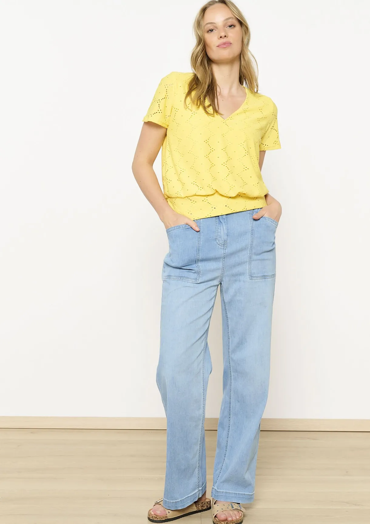 LolaLiza Romantische broderie t-shirt- Tops En T-Shirts