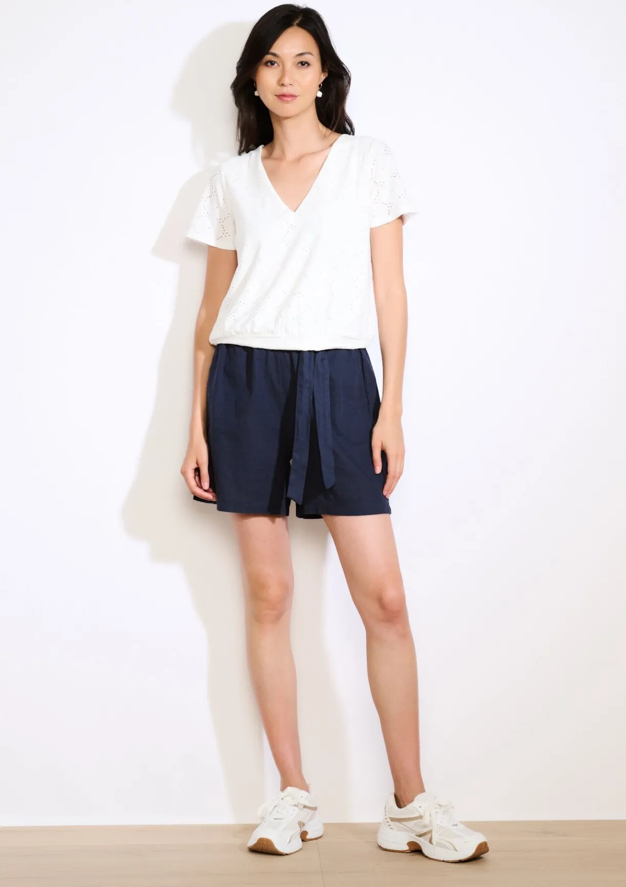 LolaLiza Romantische broderie t-shirt- Tops En T-Shirts