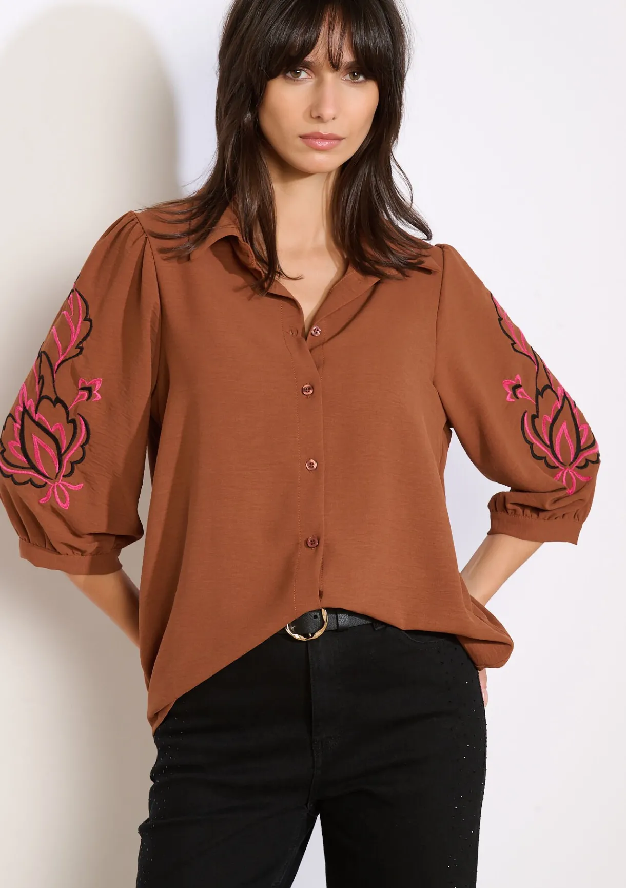 LolaLiza Shirt met geborduurde mouw- Blouses En Hemden