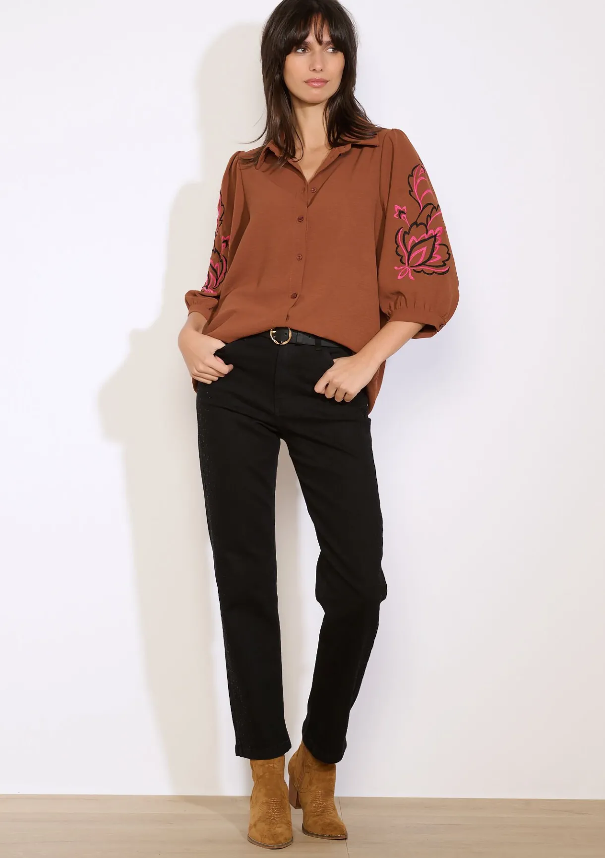 LolaLiza Shirt met geborduurde mouw- Blouses En Hemden