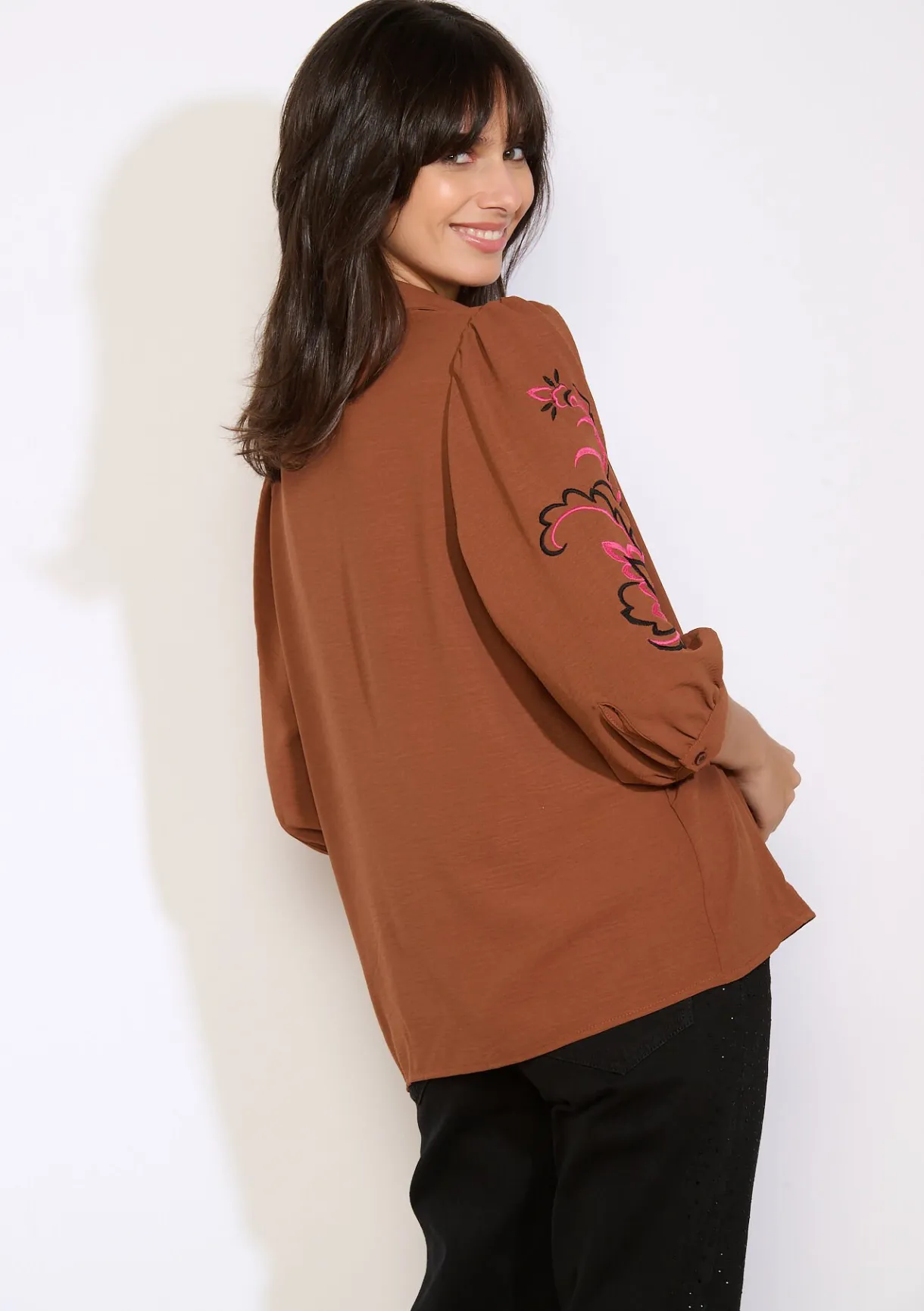 LolaLiza Shirt met geborduurde mouw- Blouses En Hemden