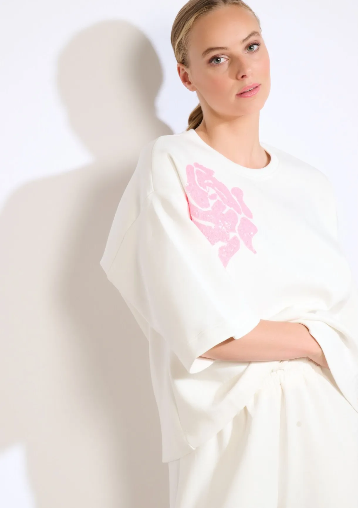 LolaLiza Sweat met paillettenbloem- Sweats