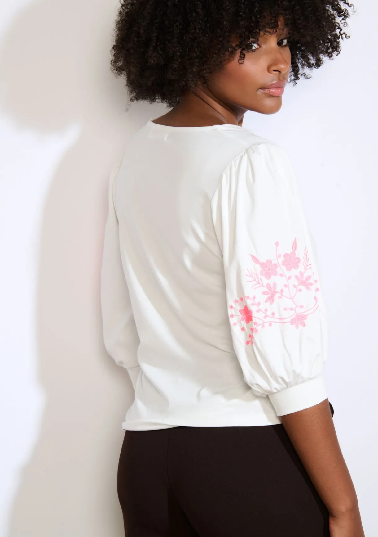 LolaLiza Top met borduursels op de mouwen- Tops En T-Shirts