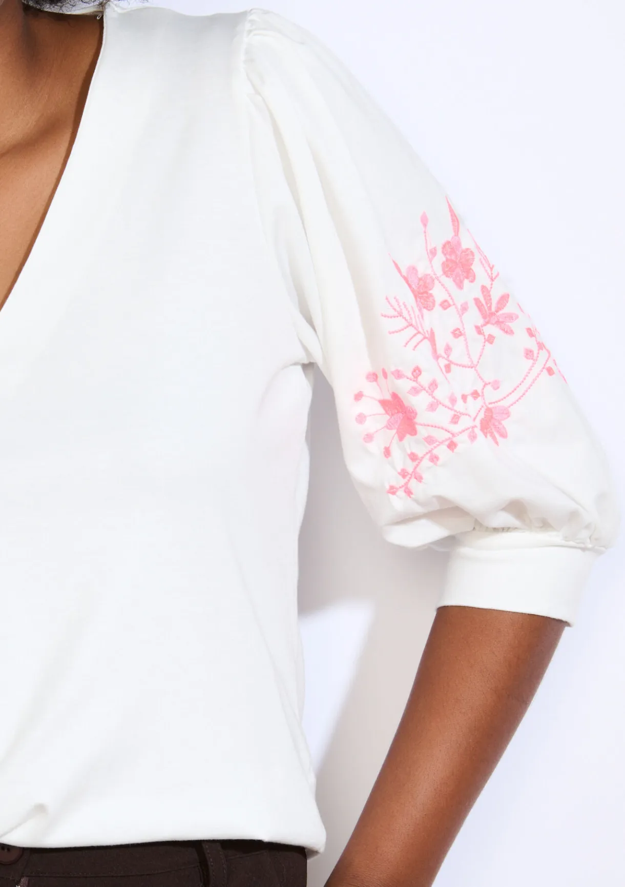 LolaLiza Top met borduursels op de mouwen- Tops En T-Shirts