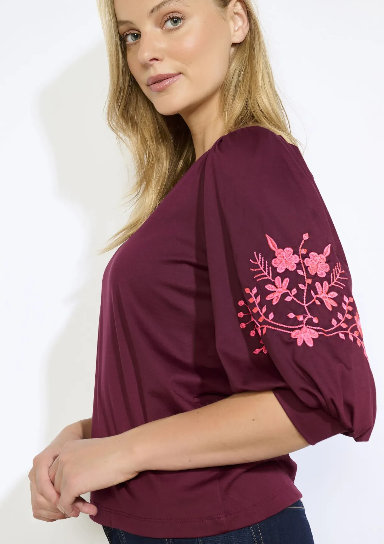 LolaLiza Top met borduursels op de mouwen- Tops En T-Shirts