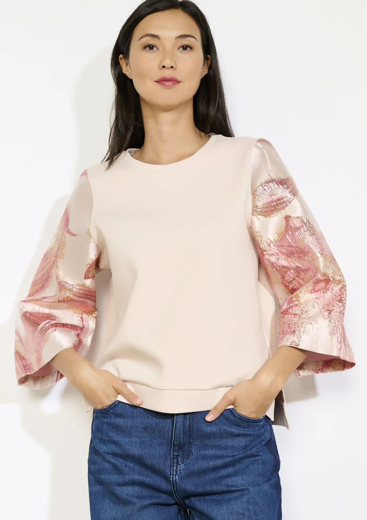 LolaLiza Trui met bloemen en paillettenmouwen- Sweats