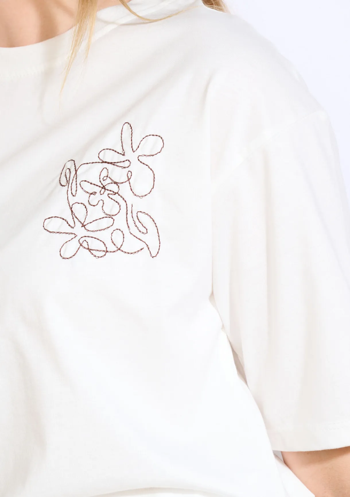 LolaLiza T-shirt met fijne borduring- Tops En T-Shirts