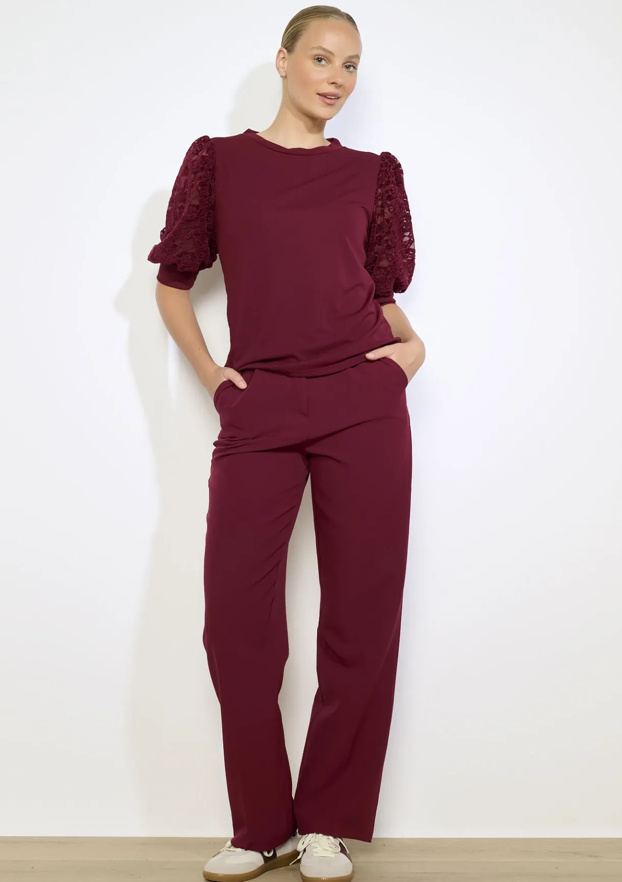 LolaLiza T-shirt met kanten pofmouwen- Tops En T-Shirts