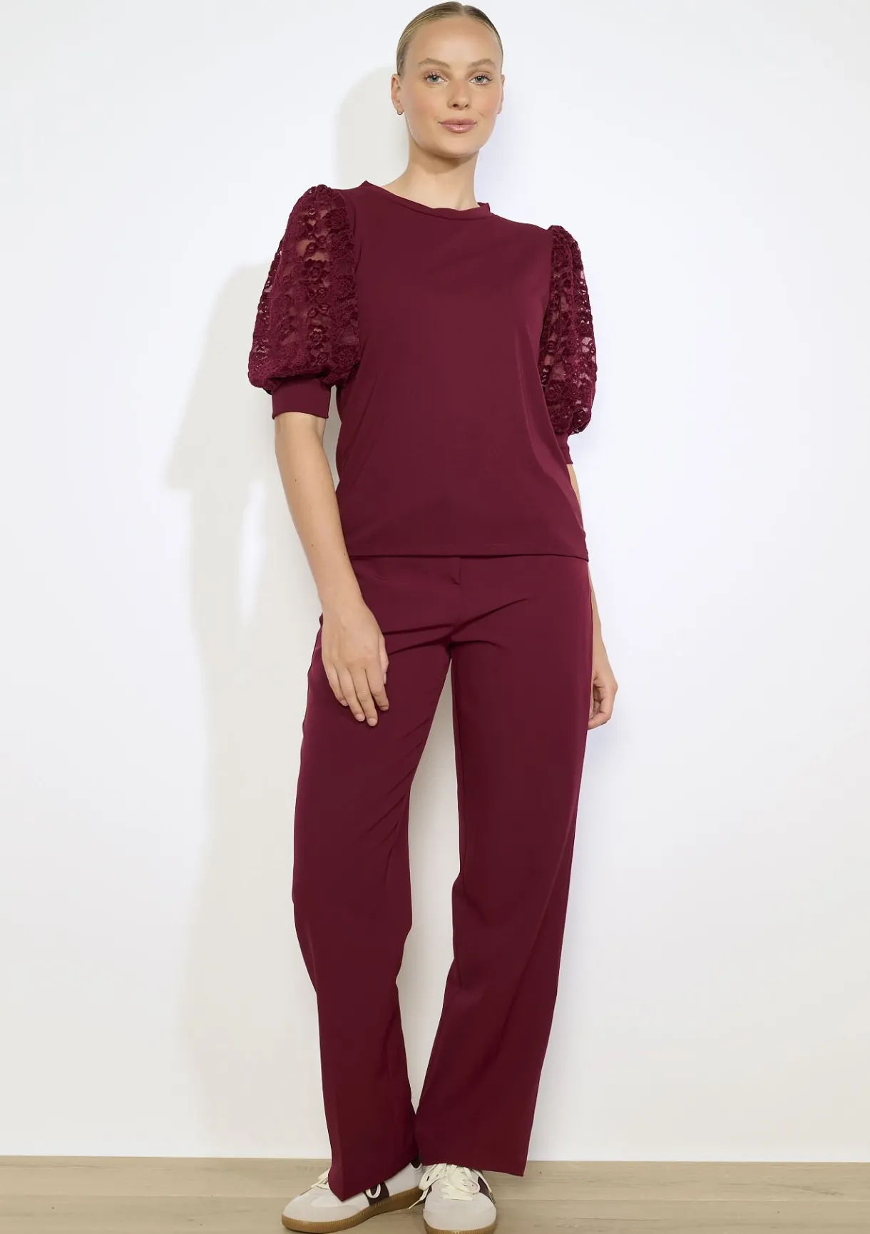 LolaLiza T-shirt met kanten pofmouwen- Tops En T-Shirts