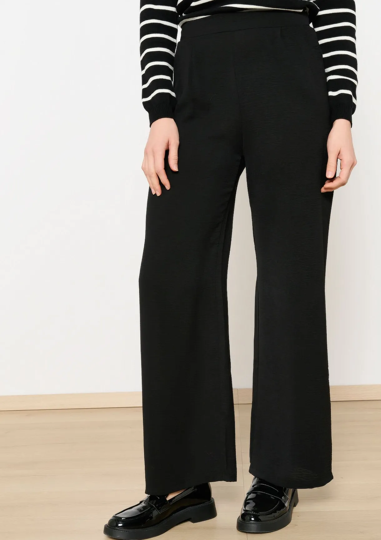 LolaLiza Wijde vloeiende broek- Broeken