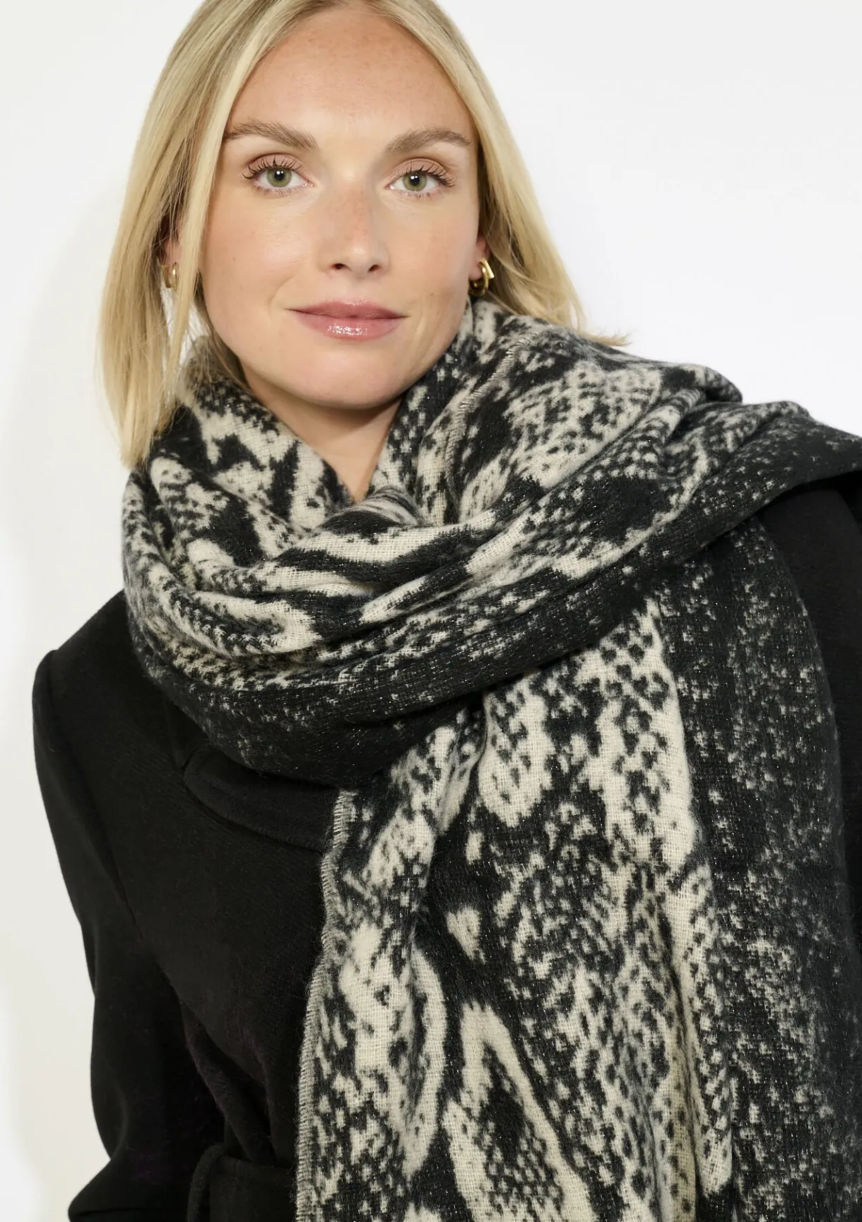 LolaLiza Zachte sjaal met pythonprint- Accessoires